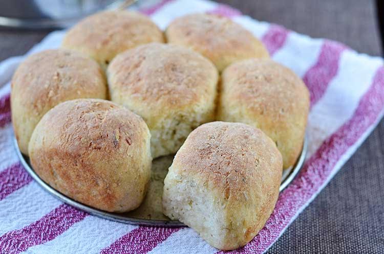 makeandtakes's tweet photo. Even those who are gluten free can enjoy these delicious garlic herb dinner rolls! #gfrolls
https://t.co/z18i0bes3X https://t.co/gZYgyvNAJy