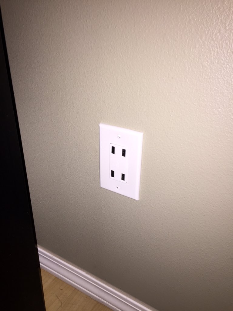 NicoTomacelli's tweet image. Gotta get the important stuff installed 😎 #MakingItAHome