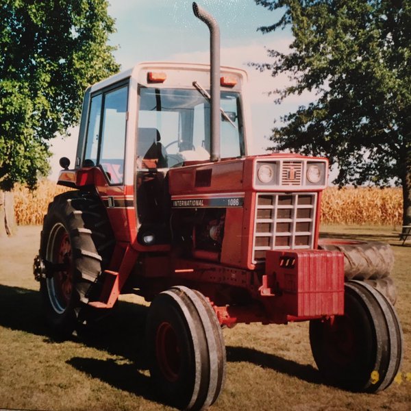 Illinois man looking for dad's '81 IHC 1086 w/2500 hrs sold at auction in '02. More in blog: agweb.com/blog/machinery…
