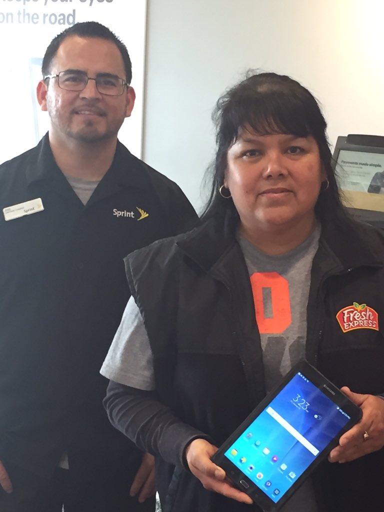 SalinasSprint's tweet photo. @Sprint4NorCal @NorCalRetail A #GiantsFan is super exited to get a new #Sprint tab for games!!! #SatisfiedCustomer https://t.co/gQYz2A4Kax