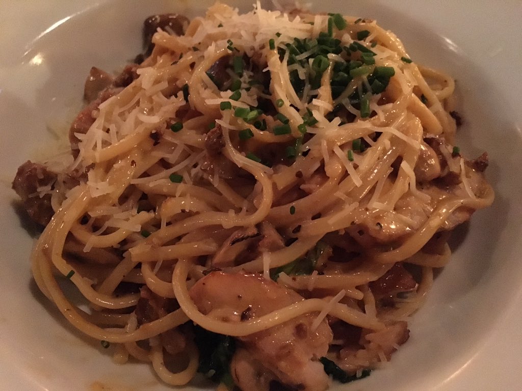 Round 2: chicken carbonara. Also delicious! <a href="/byronfreehouse/">Byron Freehouse</a> #londonlicious