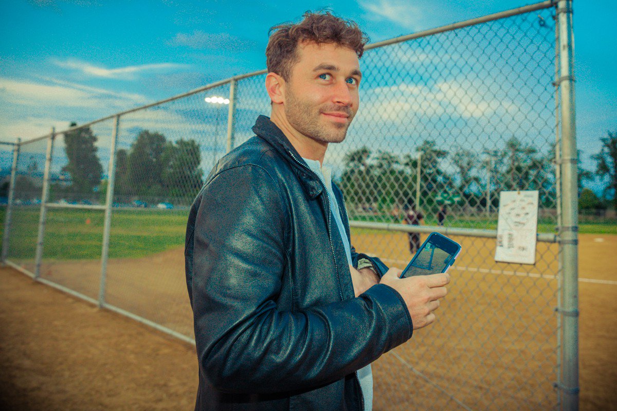 Dennis Romero on X: Home of porns James Deen raided  t.coEoQsdv9JfB t.coVIiUL9ny5P  X