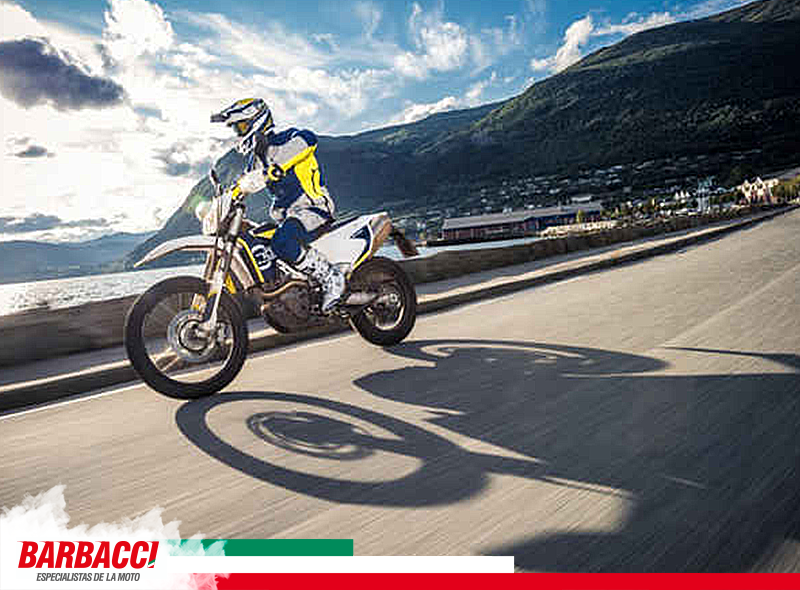 Barbacci_Motors's tweet photo. Comienza el #FindeSemana. ¡Allá voy con mi #Husqvarna! https://t.co/aAo1PXxbSR