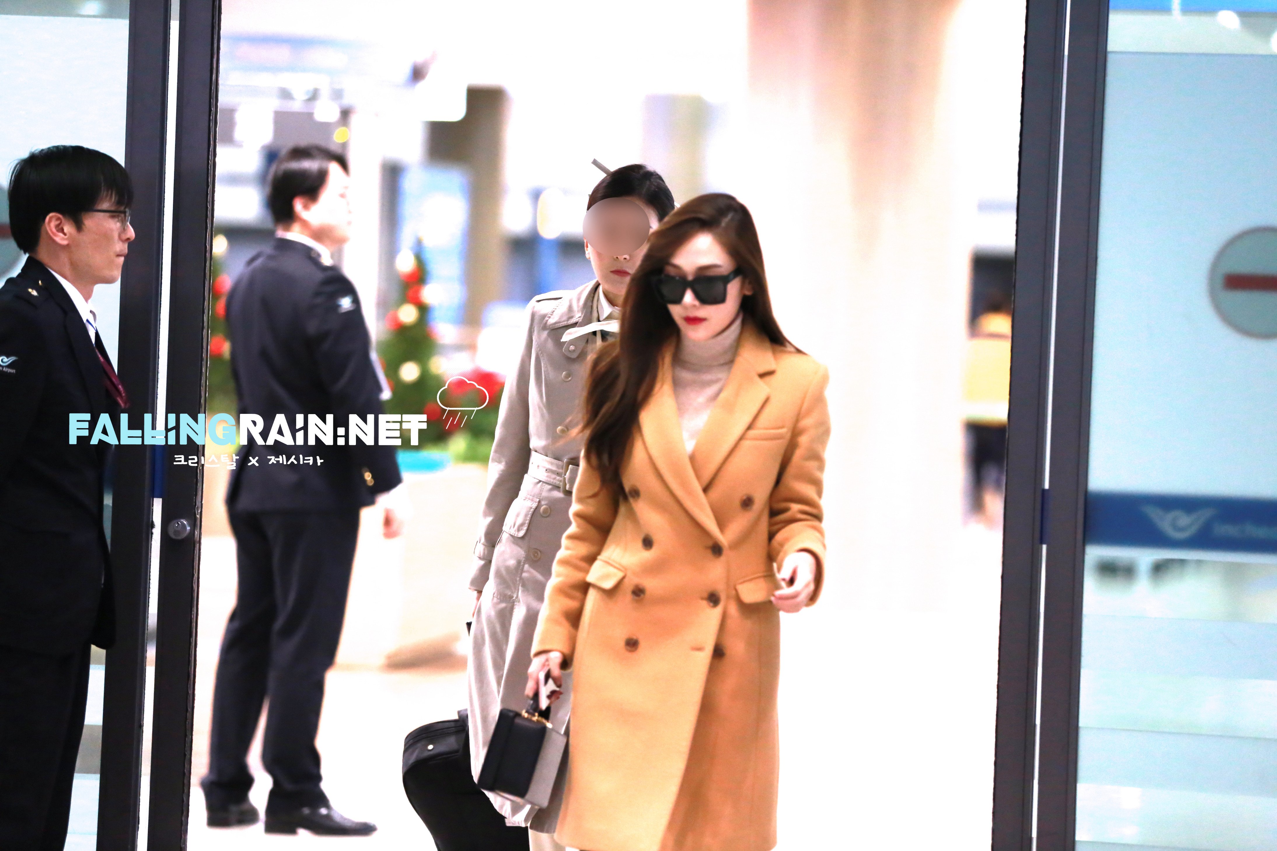[PIC][15-01-2016]Jessica trở về Hàn Quốc vào sáng nay CYzTjVdUMAAVx8-