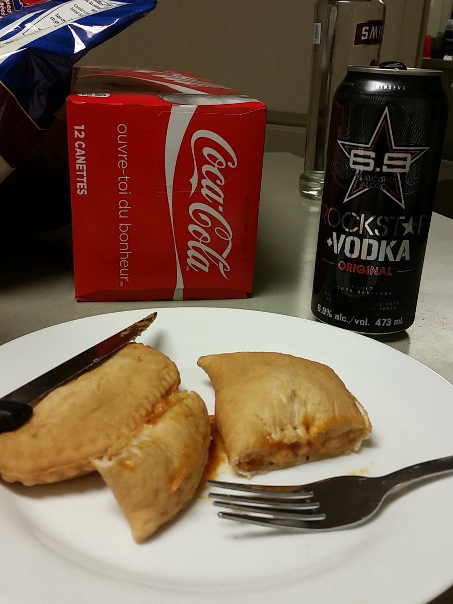 stillkyleD's tweet photo. This is how you university right? #goingbo https://t.co/N3mQsEiWGp