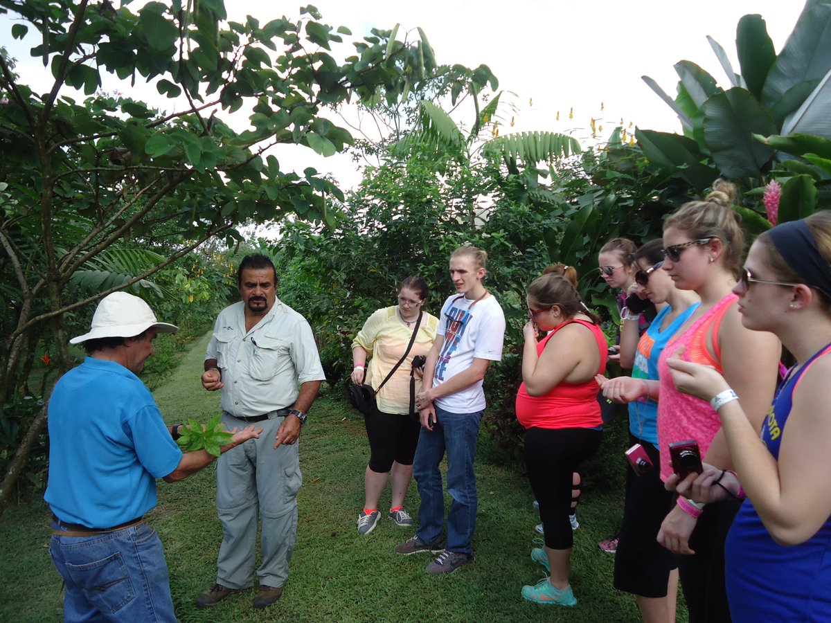 dbolluyt's tweet photo. Touring an organic farm in La Fortuna, Costa Rica #SLJTerm https://t.co/71ndXuExio