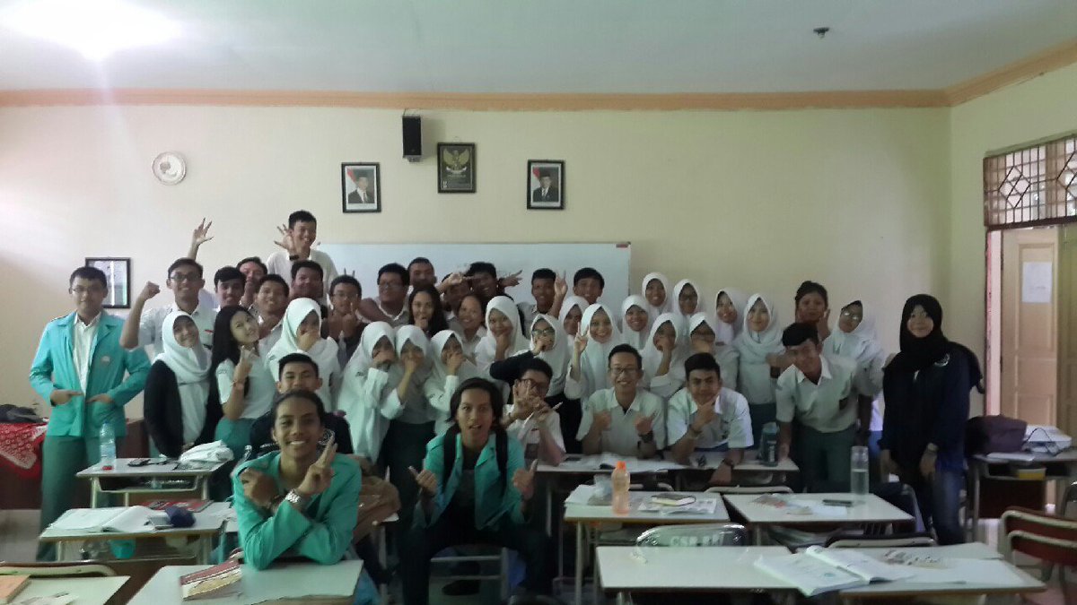 PlatF_UNS's tweet photo. @smanDUAbogor wohoooo keren bgt antusiasnya, semoga sukses teman2 kami tunggu di UNS yaa 😊👍 https://t.co/Zv4zJ5hQYq