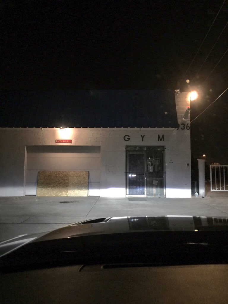 AdamTeamJacked's tweet image. Deadlifts about to go down. #Powerlifting  #LoudMusic #RustyWeights #IAmUpToDateOnMyTetanusShot