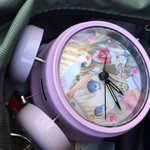 センター会場にアニメの置時計を持っていった勇者...すぐ没収されとる...w
