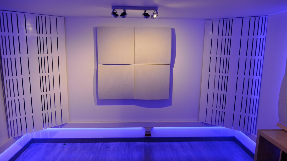 Yeahhh that looks cool !! #studioporn #recordingstudio #ledstripe #music #karimhaas #hardwork