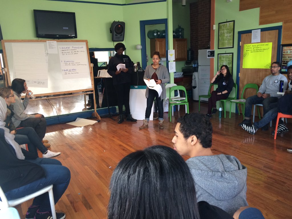 BostonCaresSW's tweet photo. Success Coach Keyanna helping us lead our #serviceworks boot camp! #MLKSW16 @SociedadLatina @IamServiceWorks https://t.co/bGJoECBMvs