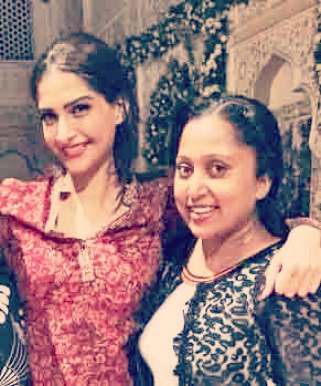digenieus's tweet photo. #FearlessNeerja @sonamakapoor @shabinaakhan - awesome team ... https://t.co/fQKyMVqhgf