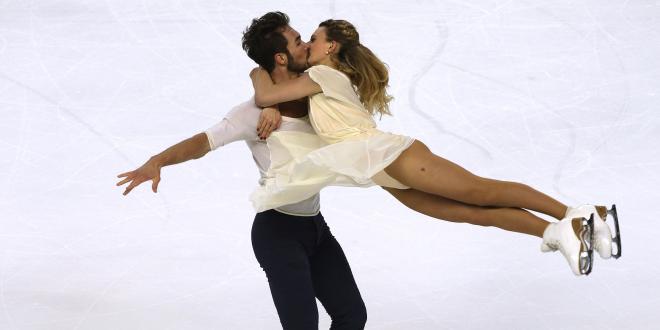 CNEWS's tweet photo. #Danse sur glace > Les Français Gabriella #Papadakis et Guillaume #Cizeron sacrés champions d'Europe à #Bratislava https://t.co/KLTp8Pqrgu