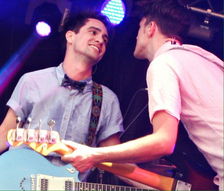 hot_panic's tweet image. желаю вам, чтобы на вас так же смотрели, как Юра смотрит на Даллона 
боже, это так прекрасно