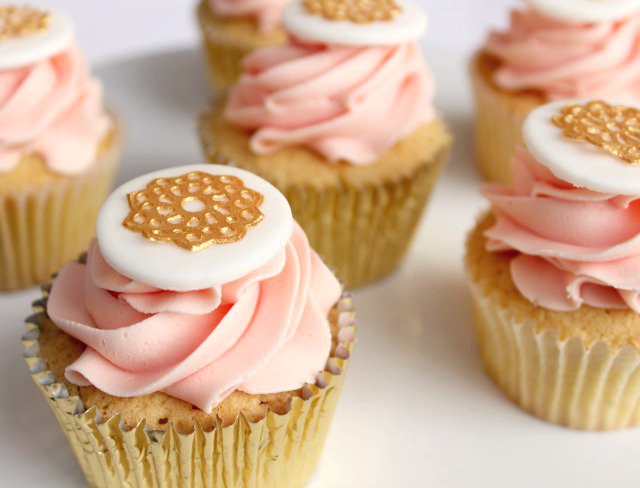 MyCakeDecor's tweet photo. Our Cake Lace #competition ends TOMORROW @ 5pm! Make sure you enter before it's too late! https://t.co/LaMCnCrcGI https://t.co/Tg3zlLpJzI