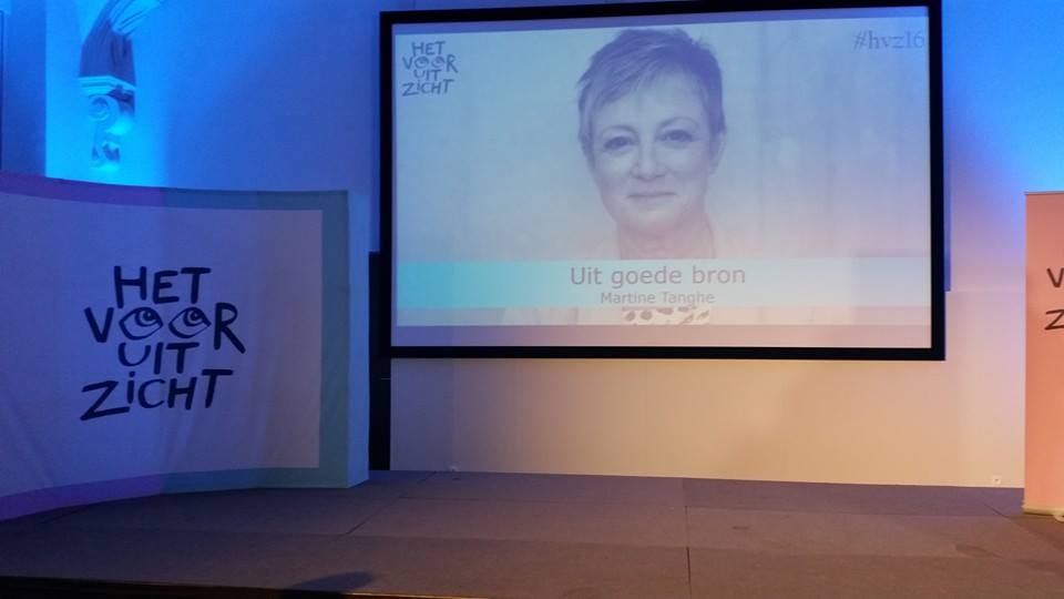 Om 14u15 kan u de lezing van Martine Tanghe live volgen op onze Facebookpagina: facebook.com/deredactie.be/. #hvz16