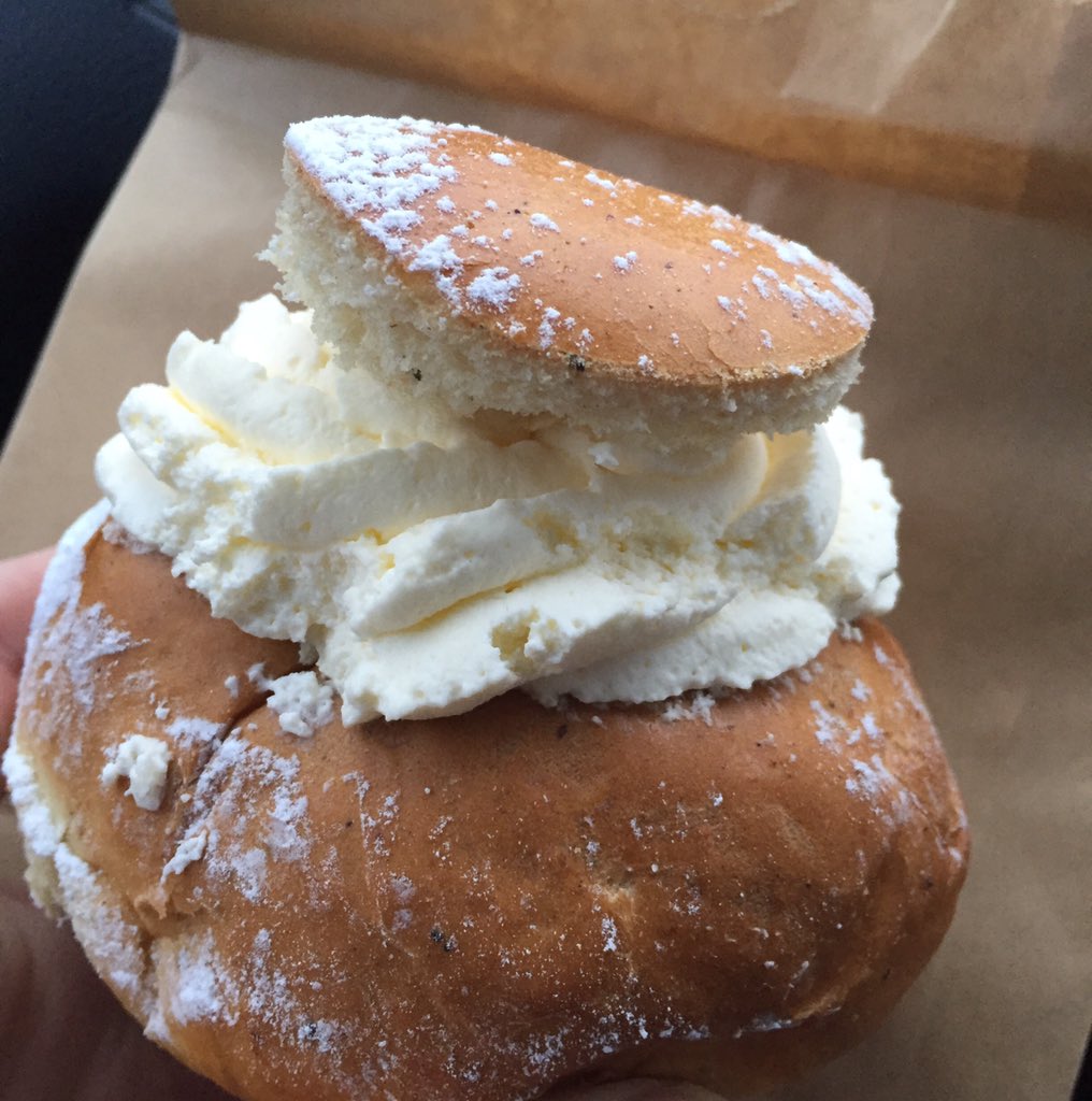 DagensAllt's tweet photo. Dagens semla #gööksbageri https://t.co/jjQdBURfne