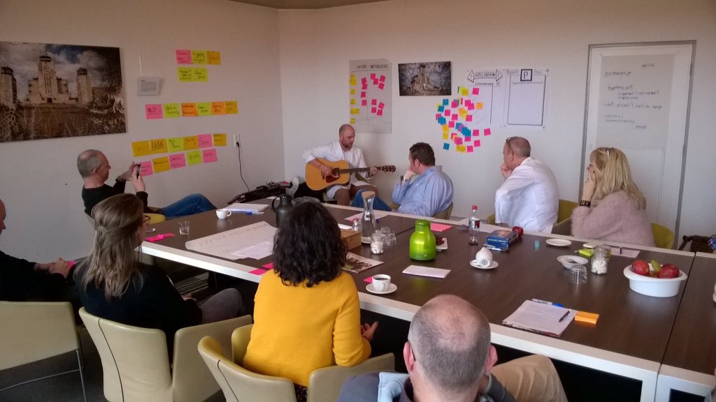 SvSchep's tweet photo. Toffe demo v @M_A_A_T_N bij Shu-ha-ri:  n mash-up van Good love en Iedereen is vd wereld! #AgileintheCore #CoachLab https://t.co/xs63WgrZG8