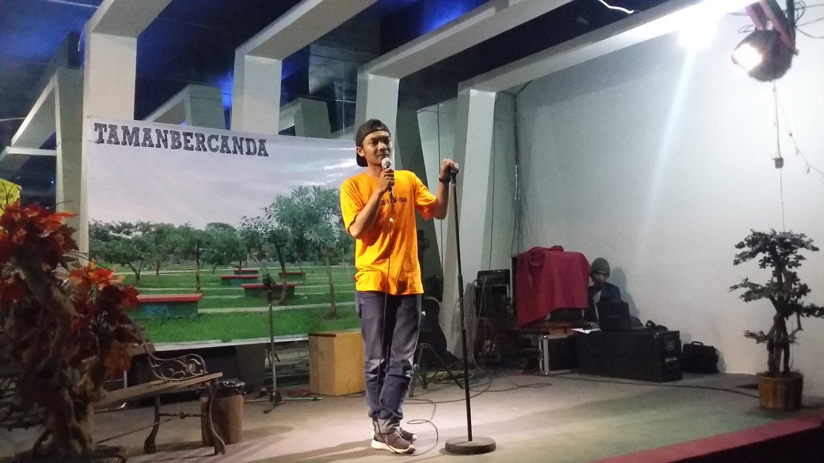 Nih comic ke 3 ada <a href="/robbiefashda/">Robbie Fashda</a> yang ngomongin syariah #tamanbercanda #tasiktertawa