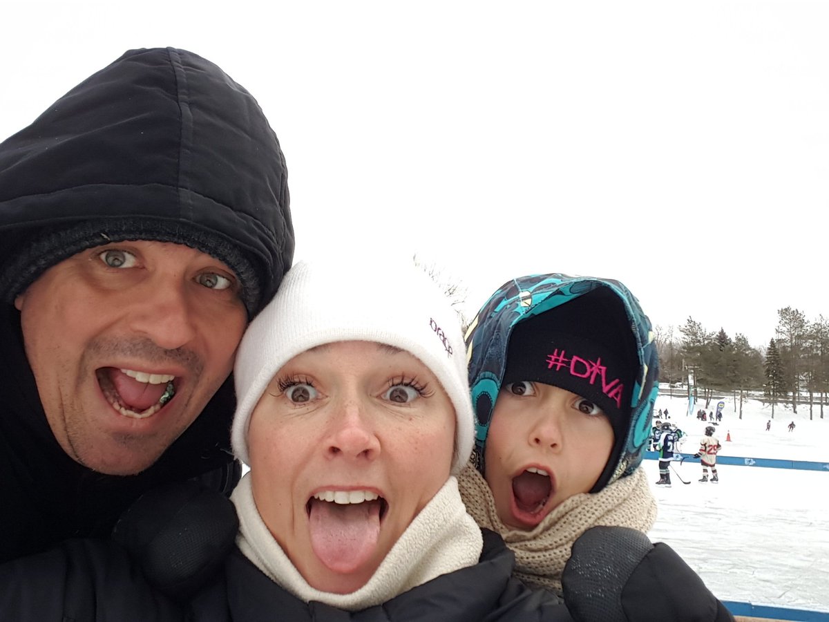 Sophleclerc's tweet photo. En famille c'est toujours plus drole !! #coupebestbuy https://t.co/dMbrXoPwBv