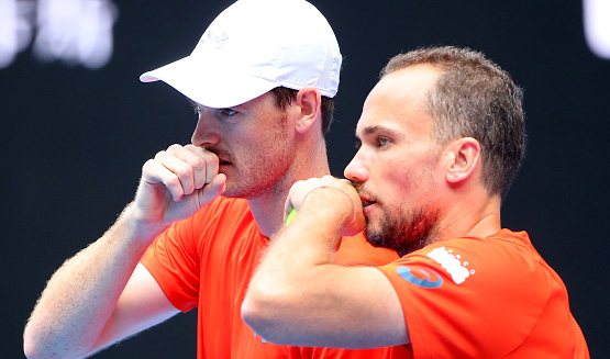 CHAMPIONS! 🏆

Jamie Murray &amp; Bruno Soares win the men's doubles #AusOpen title.

bbc.in/1nEc4ax #bbctennis