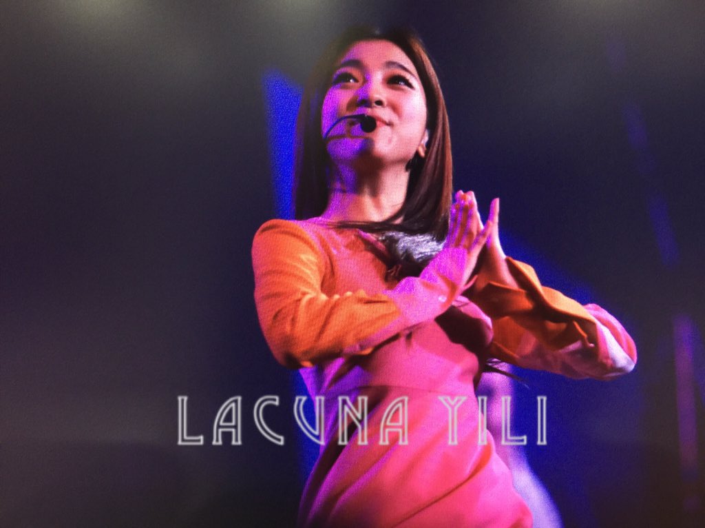 FxLUNAMoonLight's tweet photo. #Dimension4inSeoulDay2  cr:LacunaYILI https://t.co/bYmx6iQPqN