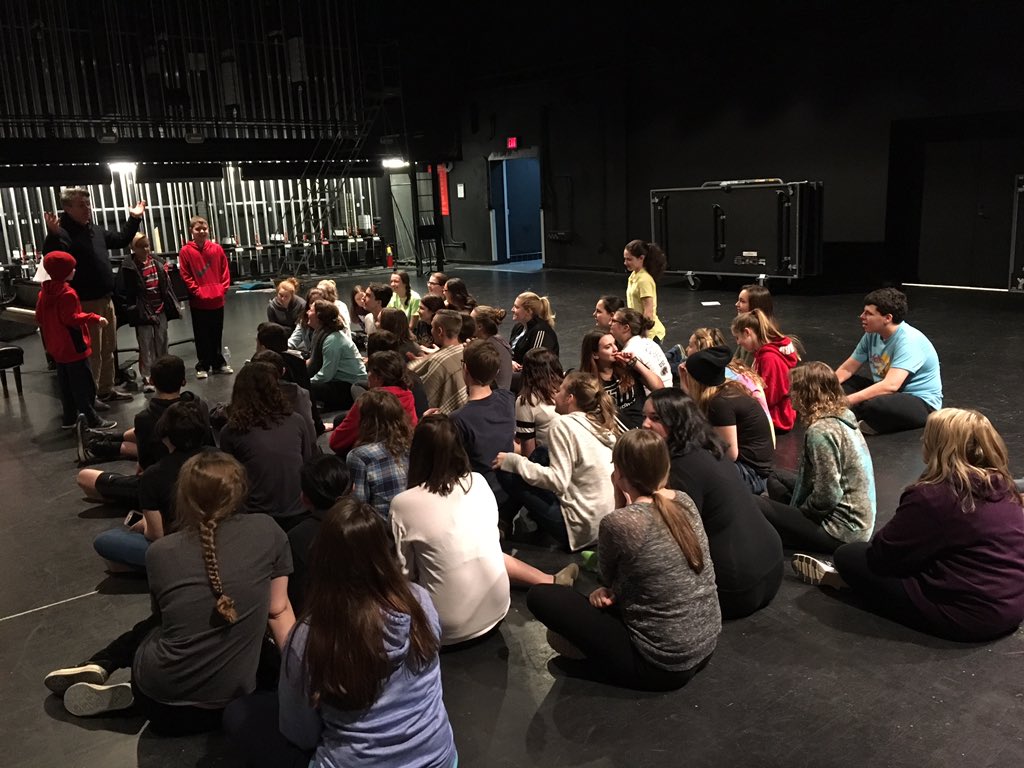 bigfishbhs's tweet photo. Meeting our young cast members, Carson and Joey! #GKA2016 @GKAwards https://t.co/1idYNHXTk7