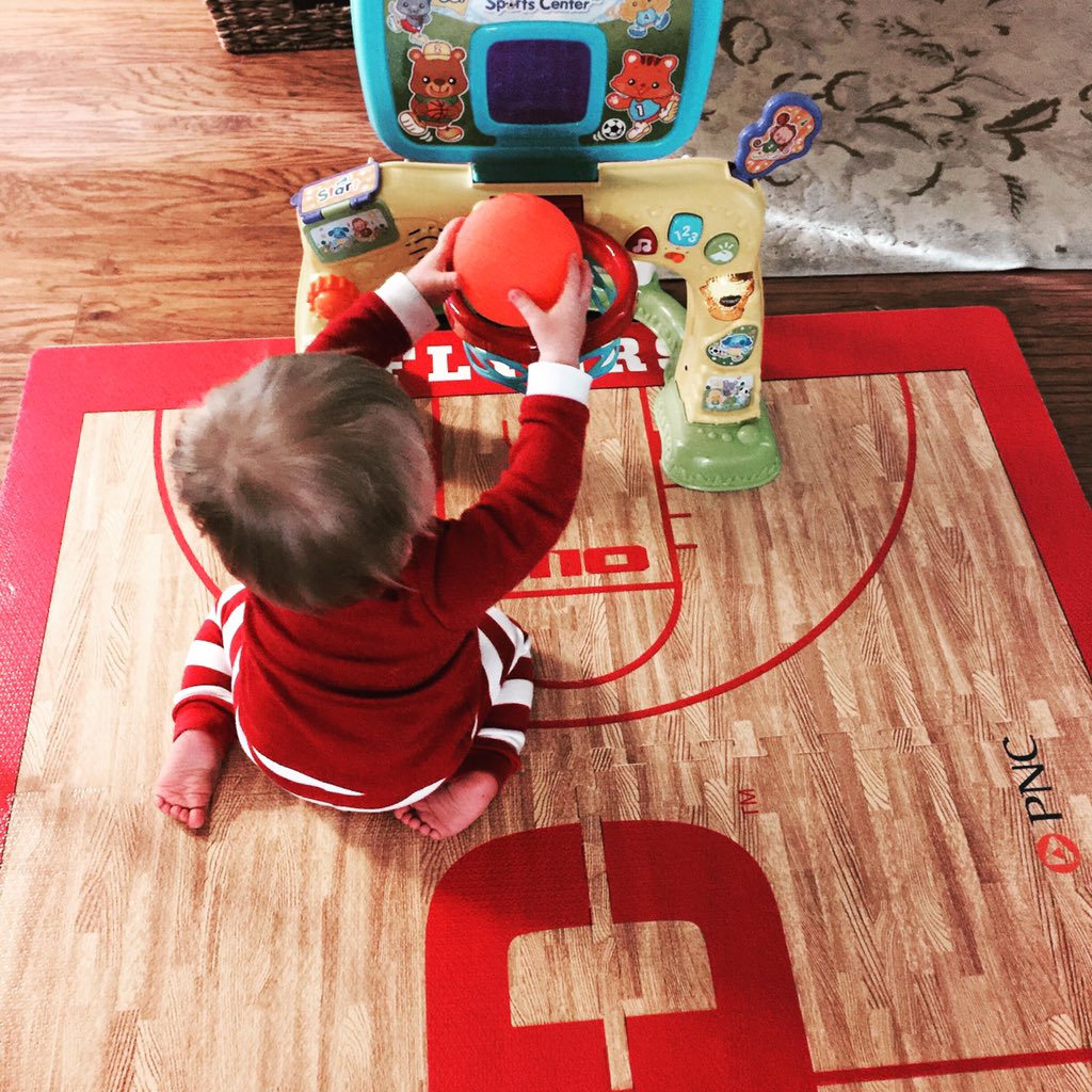 Warming up before the game today!❤️🏀💙 #daytonflyers #dayton6th <a href="/aktschuor/">Adam Tschuor</a>