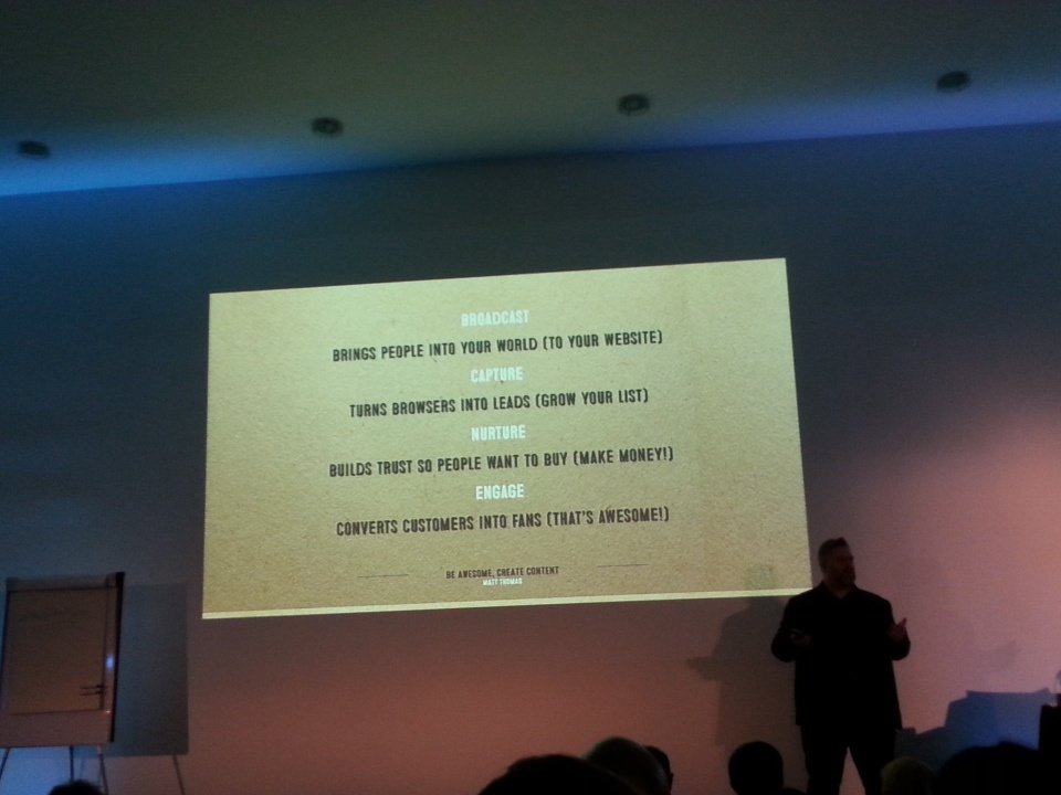 KayELacey's tweet image. 4 key #content types from Matt Thomas Curators of Awesome #hustleandserve @shaawasmund