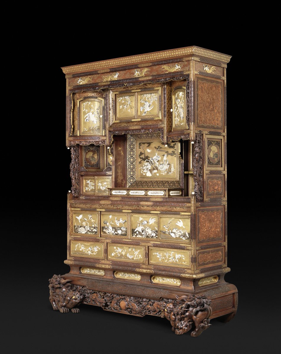 LaforeAlexandre's tweet photo. Pour la #BRAFA2016, la galerie #JacquesBarrère exposait également ce fantastique cabinet japonais du XIXe siècle 😍 https://t.co/QEec6PxP2L