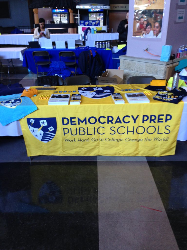 MrMcCarty_MCPA's tweet photo. @DPFreedomElem is ready to go at today's @CmdnEnrollment student recruitment fair! Have a child in k-4? Come say hi! https://t.co/YTnWXiKFQB