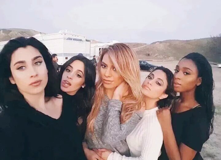phlncelott's tweet image. Minha reação quando vi essa foto  #FifthHarmonyIsBack