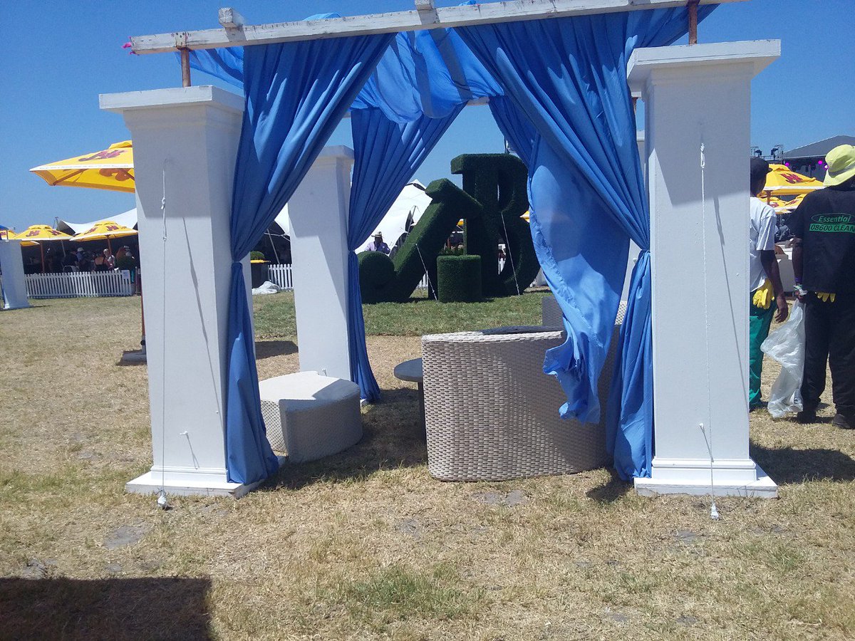 justjesscpt's tweet photo. Betting, drinking, smiling. It's been a good day #JBMet2016 #met #jbmet #cape town https://t.co/sb0jtCh7xH