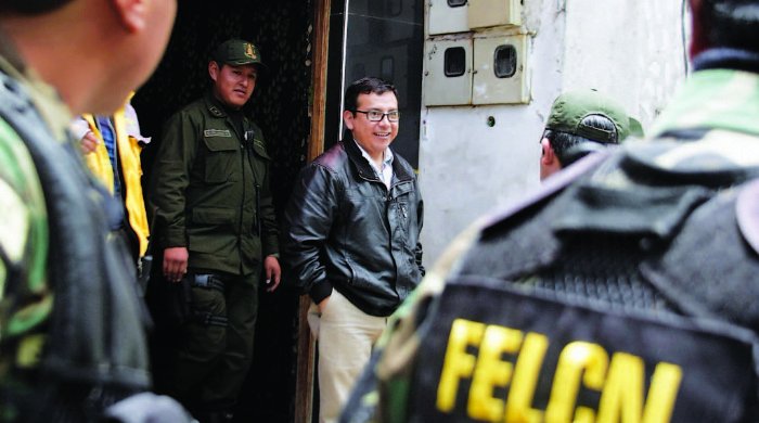 Fiscal departamental paceño cae tras ser hallado en club nocturno. goo.gl/xGjWFc