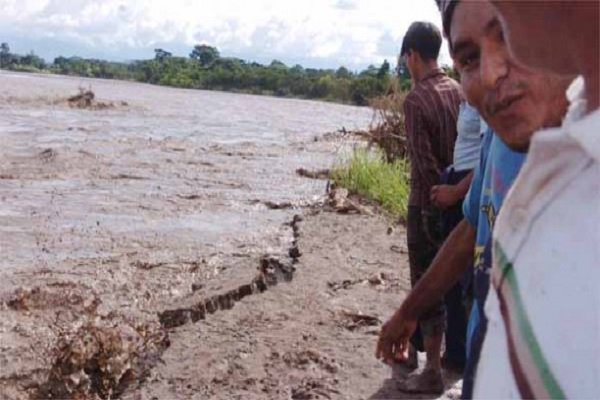 Villa Tunari mantiene alerta naranja por crecida de ríos. goo.gl/rClU4c