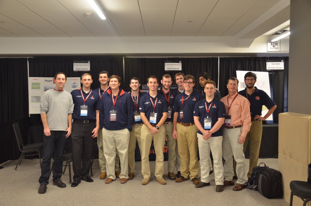 auhyperloop's tweet image. Our team after presenting our design to Dr. Steve Davis, Director of Advanced Projects at @SpaceX #breakapod