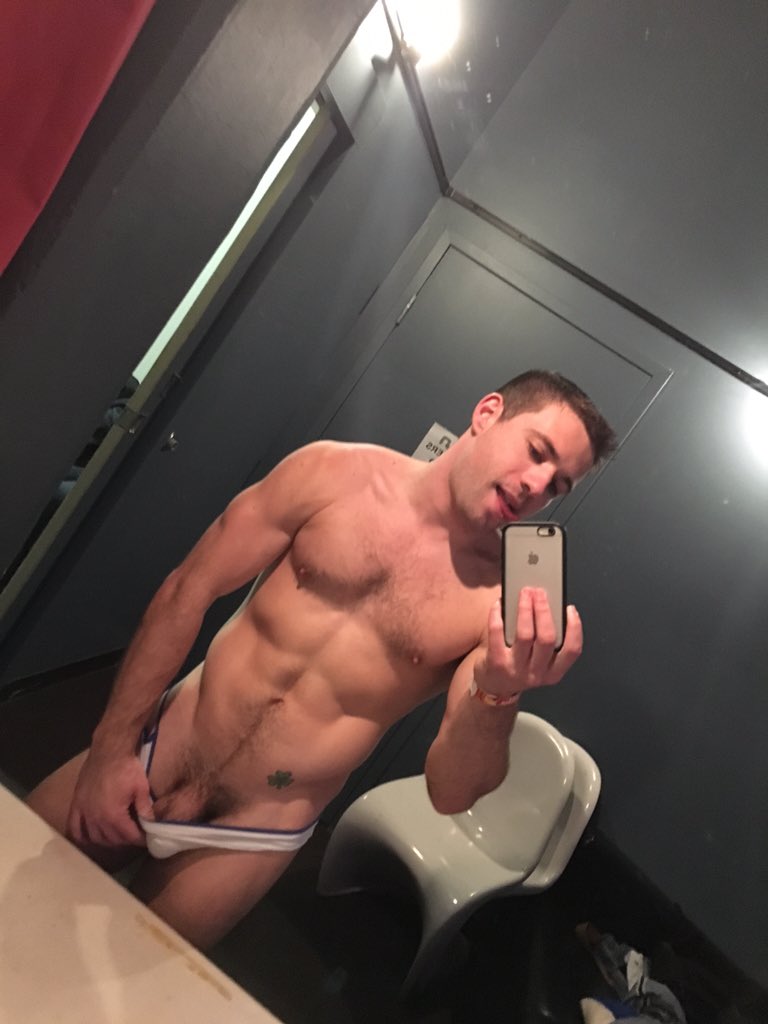 Dancing at @WhatsUpAtTown last night ? #gay #gayporn #pornstar https://t.co/kcEjcclAnj