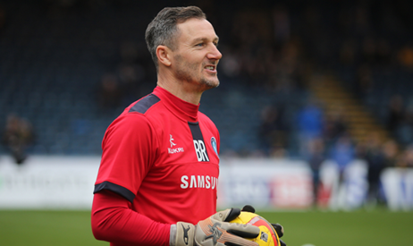 Barry Richardson has just come on as a sub for Wycombe, playing in his first match since 2005 - he's only 46! #WWFC