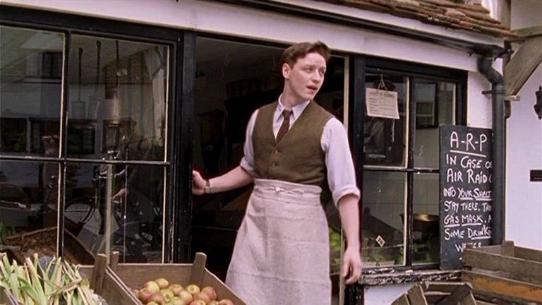 JAMsessionMB's tweet photo. #WeekEndWatchRecommendation - young James McAvoy in FOLEY'S WAR:The German Woman, Streaming on @Netflix +@ovationtv https://t.co/pjzQAl3RoP
