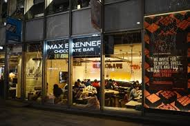 カフェ巡り マックスブレナーチョコレートバー 表参道 イスラエル発 ニューヨークで大人気のチョコレートバー チョコレートチャンクピザは一度食べてみて T Co Aijgjgjxga