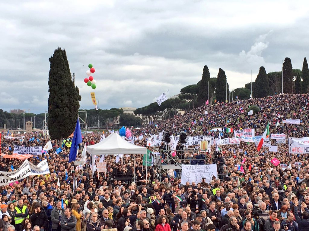 Unicità famiglia naturale: non contro qualcuno, ma a favore di una realtà non sostituibile #FamilyDay #NoCirinna