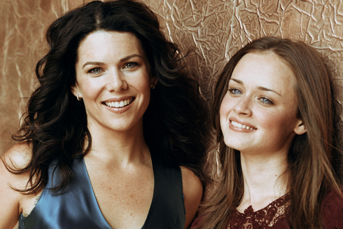 lacosacine's tweet photo. Netflix confirma los nuevos episodios de #GilmoreGirls y vuelven todos los que queremos >> https://t.co/c1jSDBJCXX https://t.co/KGYrSv960V