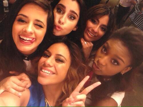 Anxietyukorg's tweet image. evolução das selfies #FifthHarmonyIsBack