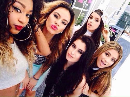 Anxietyukorg's tweet image. evolução das selfies #FifthHarmonyIsBack