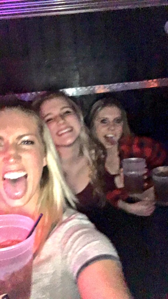 LaceyShaye219's tweet image. Last night was probably the best night I&apos;ve ever had. #SibsWeekend