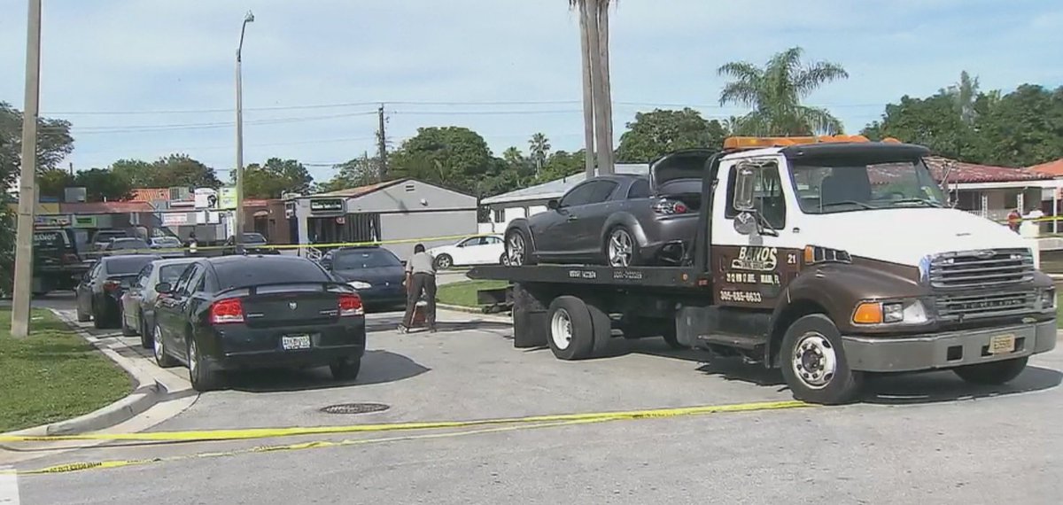 Police say an argument over a parking spot led to a deadly shooting outside a Miami club bit.ly/1QNPl78?utm_me… https://t.co/Kplaw2wpbY