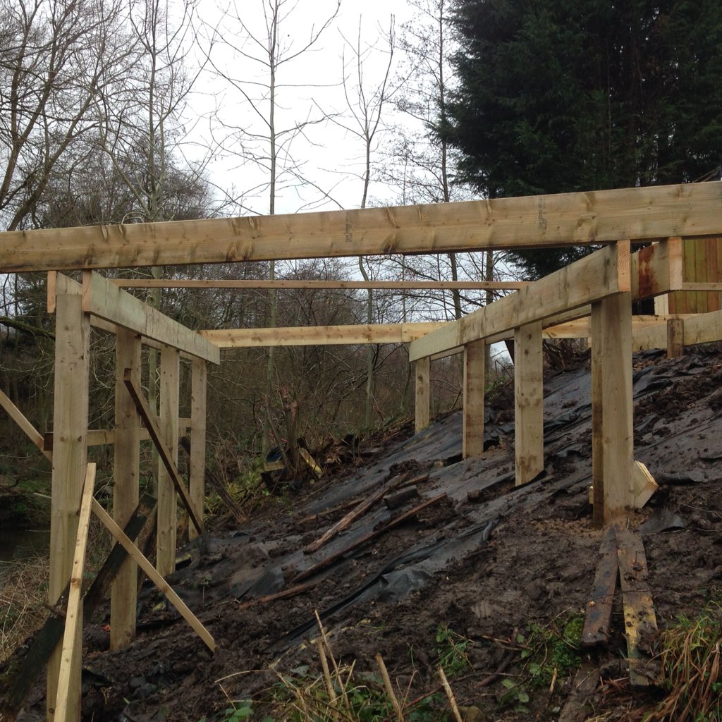 JOggy2010's tweet photo. Day 3 of our decking project in Middleton @_arbordeck hopefully the weather holds off!! #decking #Manchester https://t.co/vnC9r5NPqZ