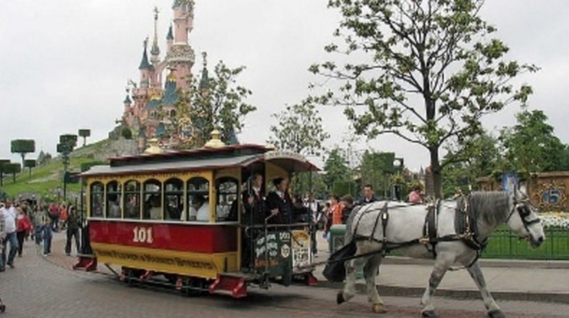 Man with 2 guns, ammo arrested at Disneyland Paris bit.ly/1nRGlCB?utm_me… https://t.co/seiKiHxYAS