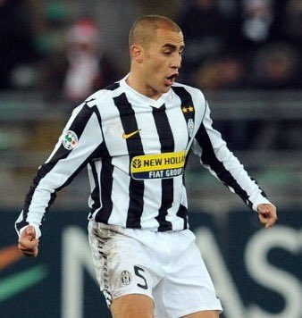 TheHeadtoHead's tweet photo. Who was better in their prime?

RT for Cannavaro
LIKE for Terry https://t.co/8414qVR4ZU