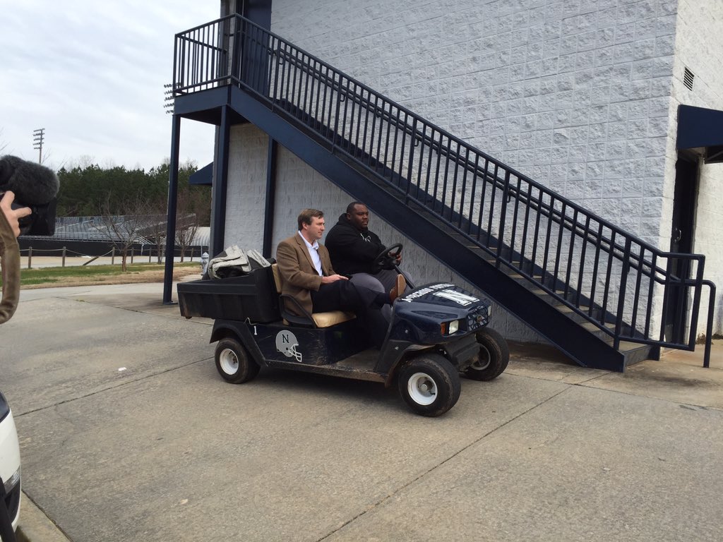 Justin_FOX5's tweet photo. Look who we found: Kirby Smart's helicopter recruiting tour just leaving Norcross High School. #UGA https://t.co/hG9YwoPDix